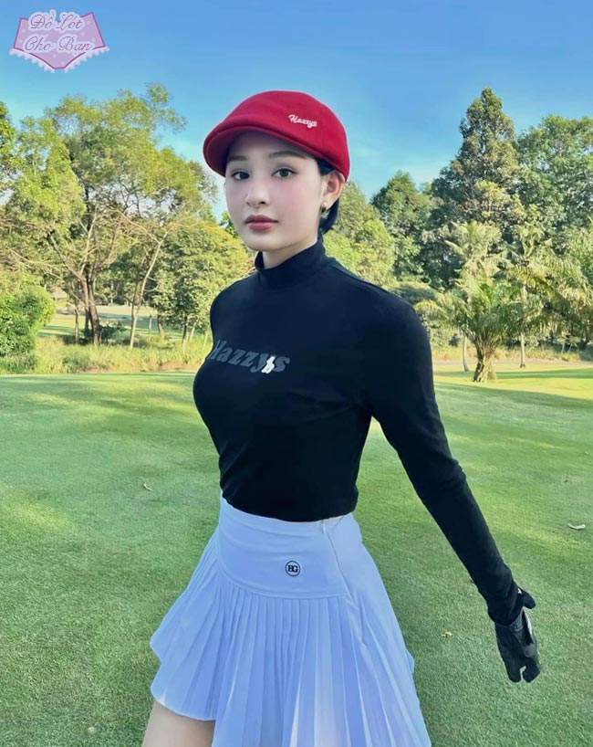 Trang phục chơi golf bó sát cơ thể của Hiền Hồ cho thấy cô nàng cũng có các số đo lý tưởng như ai