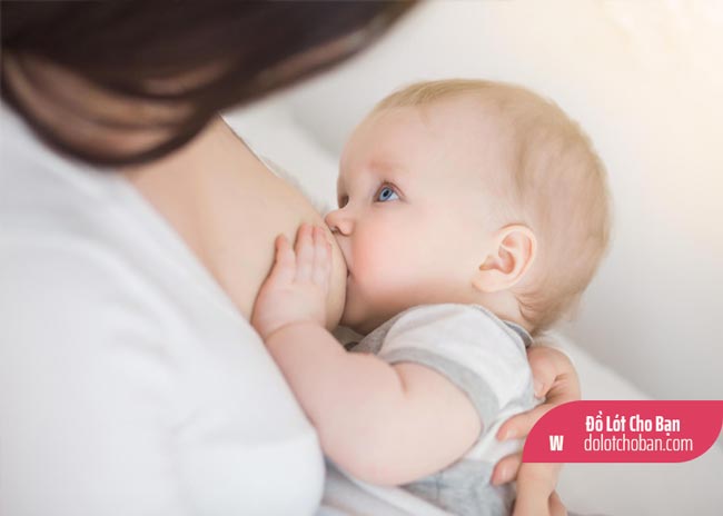 cho con bú ti sau khi sinh cũng góp phần giúp mẹ bỉm giảm stress, giảm các cơn đau và tức ngực do tắc tuyến sữa