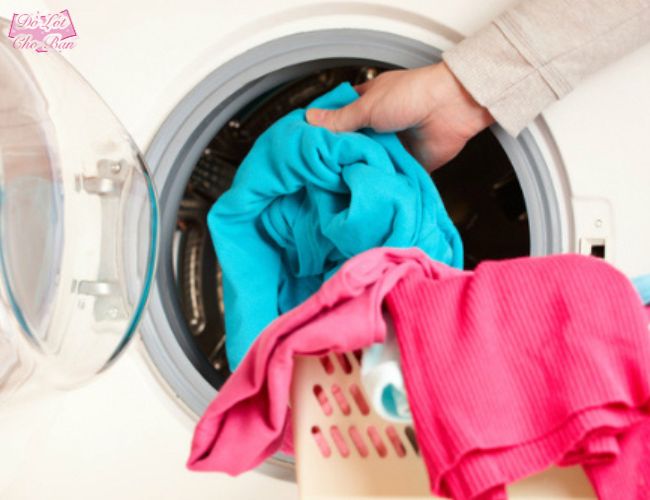 Để tránh mặc quần lót bẩn, không nên tích nhiều đồ lót mới giặt một lần.