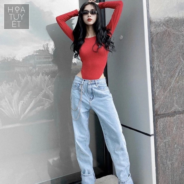 bodysuit phối quần jean như một trang phục outfit chứ không còn là nội y