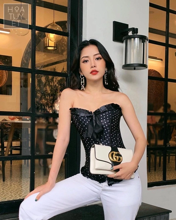 Sao Việt tích cực lăng xê áo corset.
